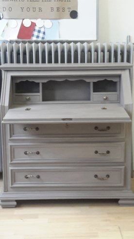 Geverfde secretaire